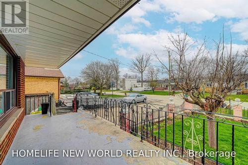 349 Woodale Avenue, Oakville, ON - Outdoor