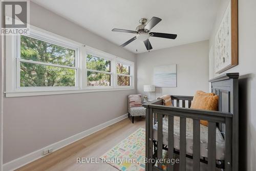 7962 Booth Street, Niagara Falls (Ascot), ON - Indoor Photo Showing Bedroom