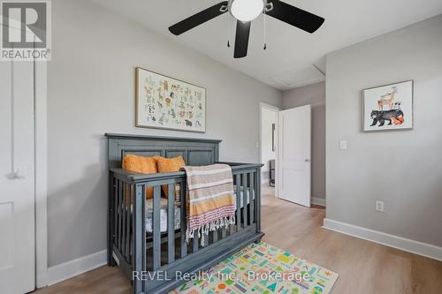 7962 Booth Street, Niagara Falls (Ascot), ON - Indoor Photo Showing Bedroom