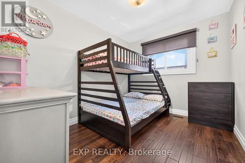 8 Dunraven Avenue, St. Catharines (Carlton/Bunting), ON - Indoor Photo Showing Bedroom