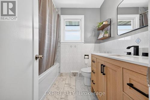 8 Dunraven Avenue, St. Catharines (Carlton/Bunting), ON - Indoor Photo Showing Bathroom