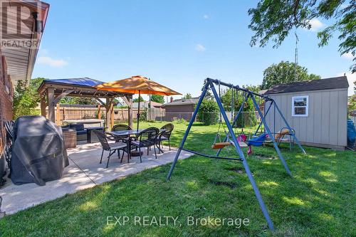 8 Dunraven Avenue, St. Catharines (Carlton/Bunting), ON - Outdoor
