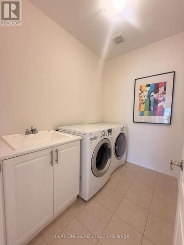 39 Mowder Drive, Aurora, ON - Indoor Photo Showing Laundry Room