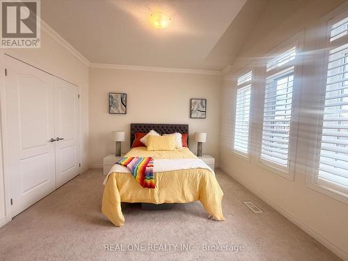 39 Mowder Drive, Aurora, ON - Indoor Photo Showing Bedroom