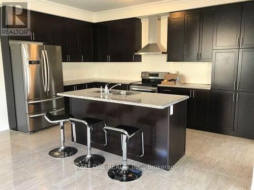 39 Mowder Drive, Aurora, ON - Indoor Photo Showing Kitchen With Double Sink With Upgraded Kitchen