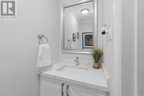 197 Parkwood Crescent, Hamilton (Thorner), ON - Indoor Photo Showing Bathroom