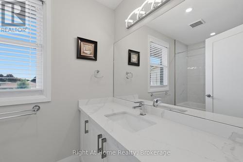 197 Parkwood Crescent, Hamilton (Thorner), ON - Indoor Photo Showing Bathroom