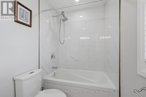 197 Parkwood Crescent, Hamilton (Thorner), ON - Indoor Photo Showing Bathroom