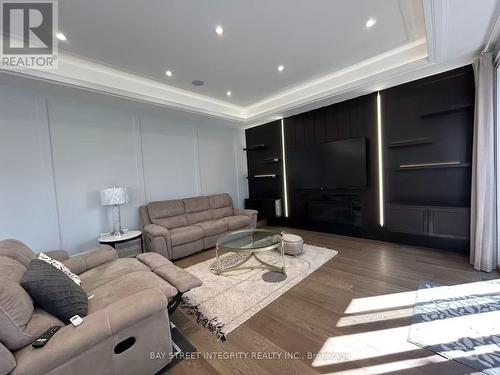 158 Elmwood Avenue, Richmond Hill, ON - Indoor Photo Showing Living Room