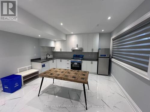 158 Elmwood Avenue, Richmond Hill, ON - Indoor Photo Showing Kitchen