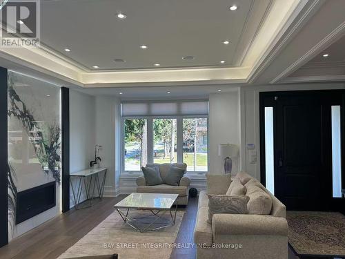 158 Elmwood Avenue, Richmond Hill, ON - Indoor Photo Showing Living Room