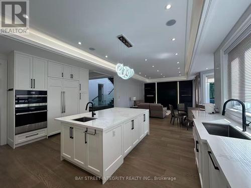 158 Elmwood Avenue, Richmond Hill, ON - Indoor Photo Showing Kitchen With Upgraded Kitchen