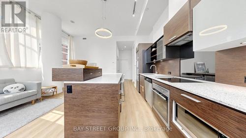 311 - 75 St Nicholas Street, Toronto, ON - Indoor Photo Showing Kitchen