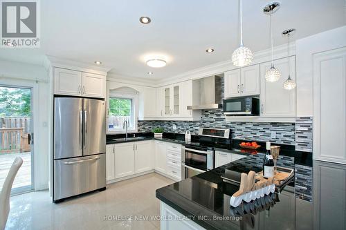 86 Amarillo Avenue, Markham, ON - Indoor Photo Showing Kitchen With Upgraded Kitchen