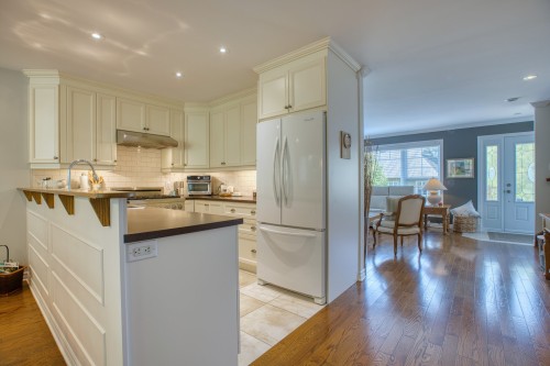 Kitchen - 335 Ch. Des Sorbiers, Piedmont, QC - Indoor Photo Showing Kitchen With Upgraded Kitchen