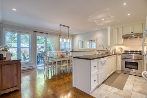 Kitchen - 335 Ch. Des Sorbiers, Piedmont, QC - Indoor Photo Showing Kitchen With Upgraded Kitchen