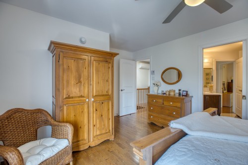 Master Bedroom - 335 Ch. Des Sorbiers, Piedmont, QC - Indoor Photo Showing Bedroom
