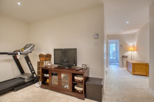 Family Room - 335 Ch. Des Sorbiers, Piedmont, QC - Indoor Photo Showing Gym Room