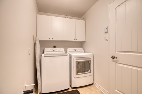 Laundry - 335 Ch. Des Sorbiers, Piedmont, QC - Indoor Photo Showing Laundry Room