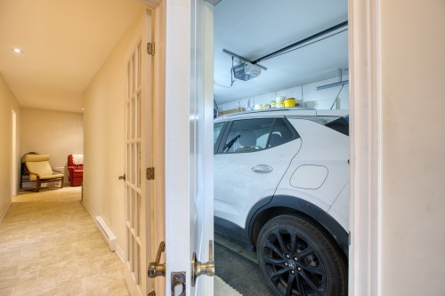 Garage - 335 Ch. Des Sorbiers, Piedmont, QC - Indoor Photo Showing Laundry Room