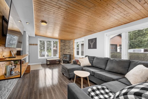 Sun Room - 372 3E Rang, Saint-Jean-Sur-Richelieu, QC - Indoor Photo Showing Living Room With Fireplace