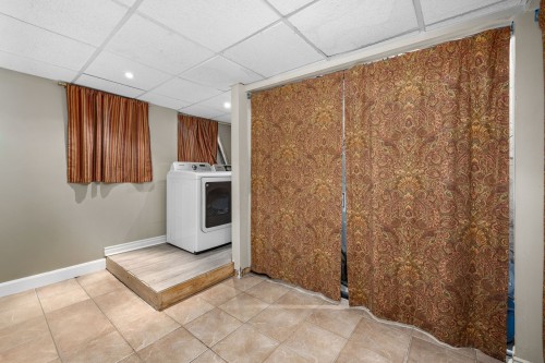 Laundry - 372 3E Rang, Saint-Jean-Sur-Richelieu, QC - Indoor Photo Showing Laundry Room