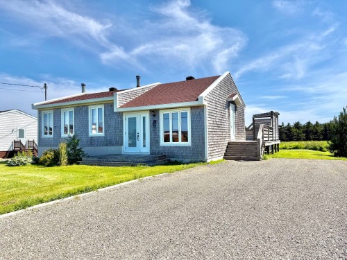 Front of Structure - 49 Ch. De La Grande-Allée, Les Îles-De-La-Madeleine, QC - Outdoor