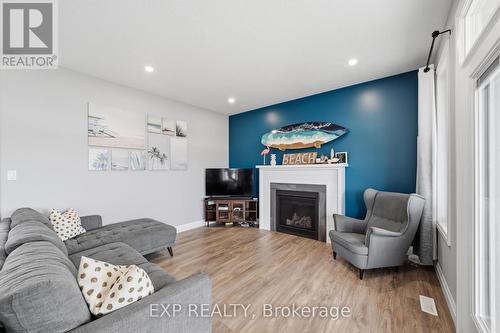120 Lila Street, Dutton/Dunwich, ON - Indoor Photo Showing Living Room With Fireplace