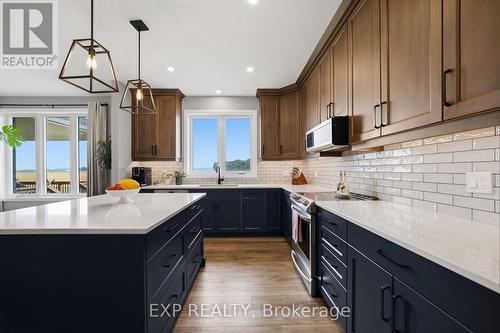 120 Lila Street, Dutton/Dunwich, ON - Indoor Photo Showing Kitchen With Upgraded Kitchen