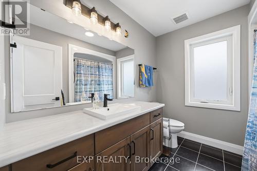 Upstairs 4 Piece Bathroom - 120 Lila Street, Dutton/Dunwich, ON - Indoor Photo Showing Bathroom