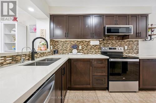 36 Van Fleet Terrace, Milton, ON - Indoor Photo Showing Kitchen With Double Sink With Upgraded Kitchen
