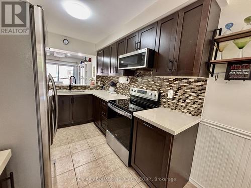36 Van Fleet Terrace, Milton, ON - Indoor Photo Showing Kitchen With Upgraded Kitchen