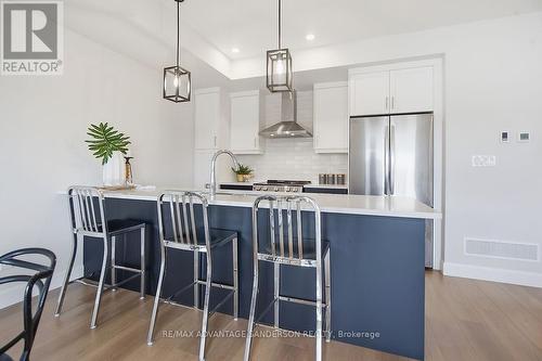 167 Bowman Drive, Middlesex Centre (Ilderton), ON - Indoor Photo Showing Kitchen With Upgraded Kitchen
