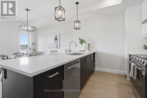 167 Bowman Drive, Middlesex Centre (Ilderton), ON - Indoor Photo Showing Kitchen With Upgraded Kitchen