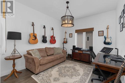 2967 Earl Street, Innisfil, ON - Indoor Photo Showing Living Room