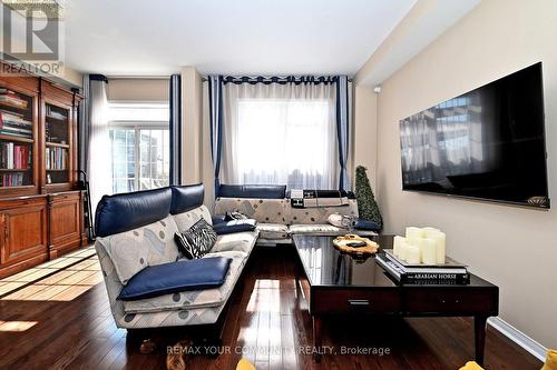30 Spruce Pine Crescent, Vaughan, ON - Indoor Photo Showing Living Room