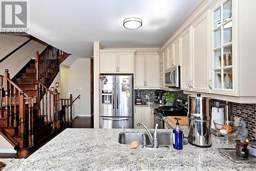 30 Spruce Pine Crescent, Vaughan, ON - Indoor Photo Showing Kitchen