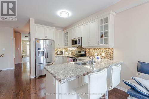 30 Spruce Pine Crescent, Vaughan, ON - Indoor Photo Showing Kitchen With Stainless Steel Kitchen With Double Sink With Upgraded Kitchen
