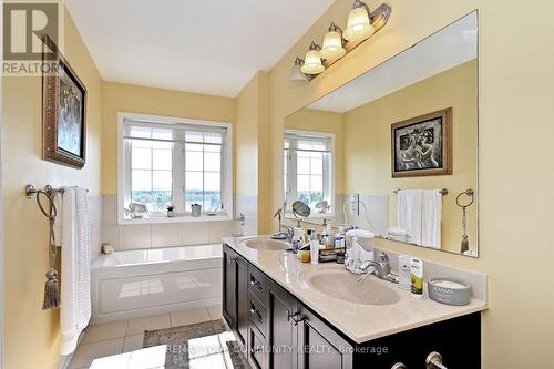 30 Spruce Pine Crescent, Vaughan, ON - Indoor Photo Showing Bathroom