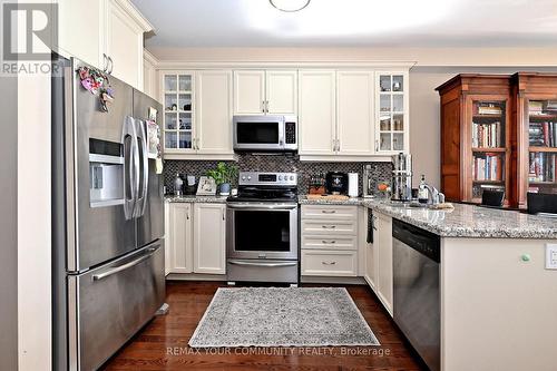 30 Spruce Pine Crescent, Vaughan, ON - Indoor Photo Showing Kitchen With Stainless Steel Kitchen With Upgraded Kitchen