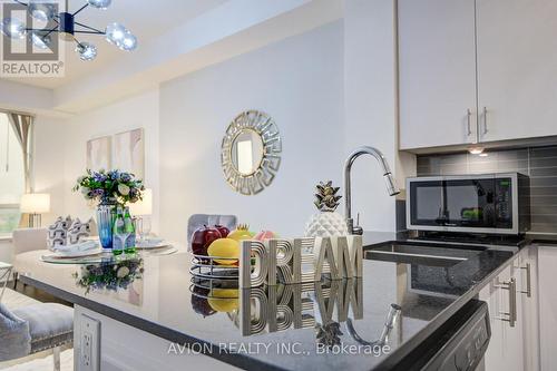 907 - 9582 Markham Road, Markham, ON - Indoor Photo Showing Kitchen