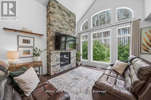 38 Windermere Circle, Tay, ON - Indoor Photo Showing Living Room With Fireplace