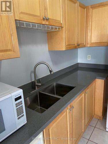 3167 Morning Glory Mews, Mississauga, ON - Indoor Photo Showing Kitchen With Double Sink