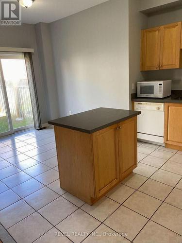 3167 Morning Glory Mews, Mississauga, ON - Indoor Photo Showing Kitchen