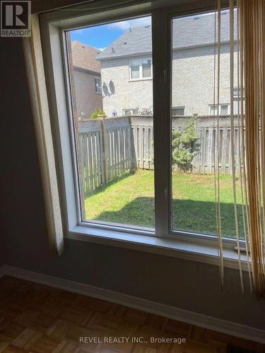 3167 Morning Glory Mews, Mississauga, ON - Indoor Photo Showing Other Room