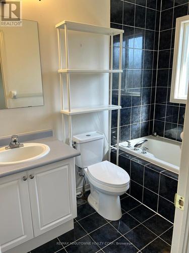 2473 Lazio Lane, Oakville, ON - Indoor Photo Showing Bathroom