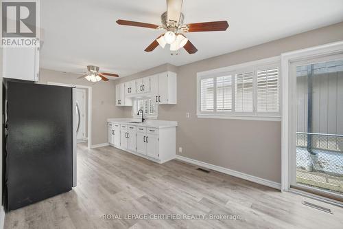 33 Grassmere Crescent, Brampton, ON - Indoor Photo Showing Kitchen