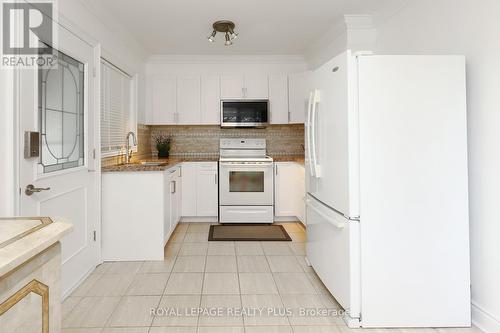 2694 Truscott Drive, Mississauga, ON - Indoor Photo Showing Kitchen