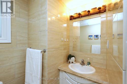 2694 Truscott Drive, Mississauga, ON - Indoor Photo Showing Bathroom