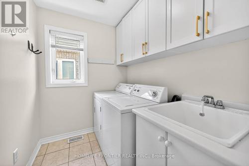 38 Templeton Court, Brampton, ON - Indoor Photo Showing Laundry Room